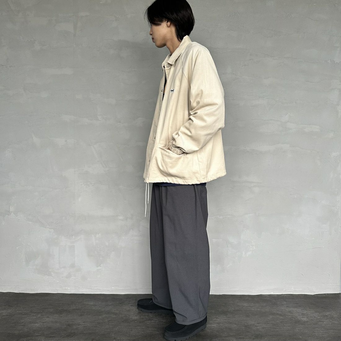 THE FOX [ザフォックス] 別注 ワンポイントロゴ ラグランスリーブコーチジャケット [SN23F001-JF] IVORY &&モデル身長：179cm 着用サイズ：L&&