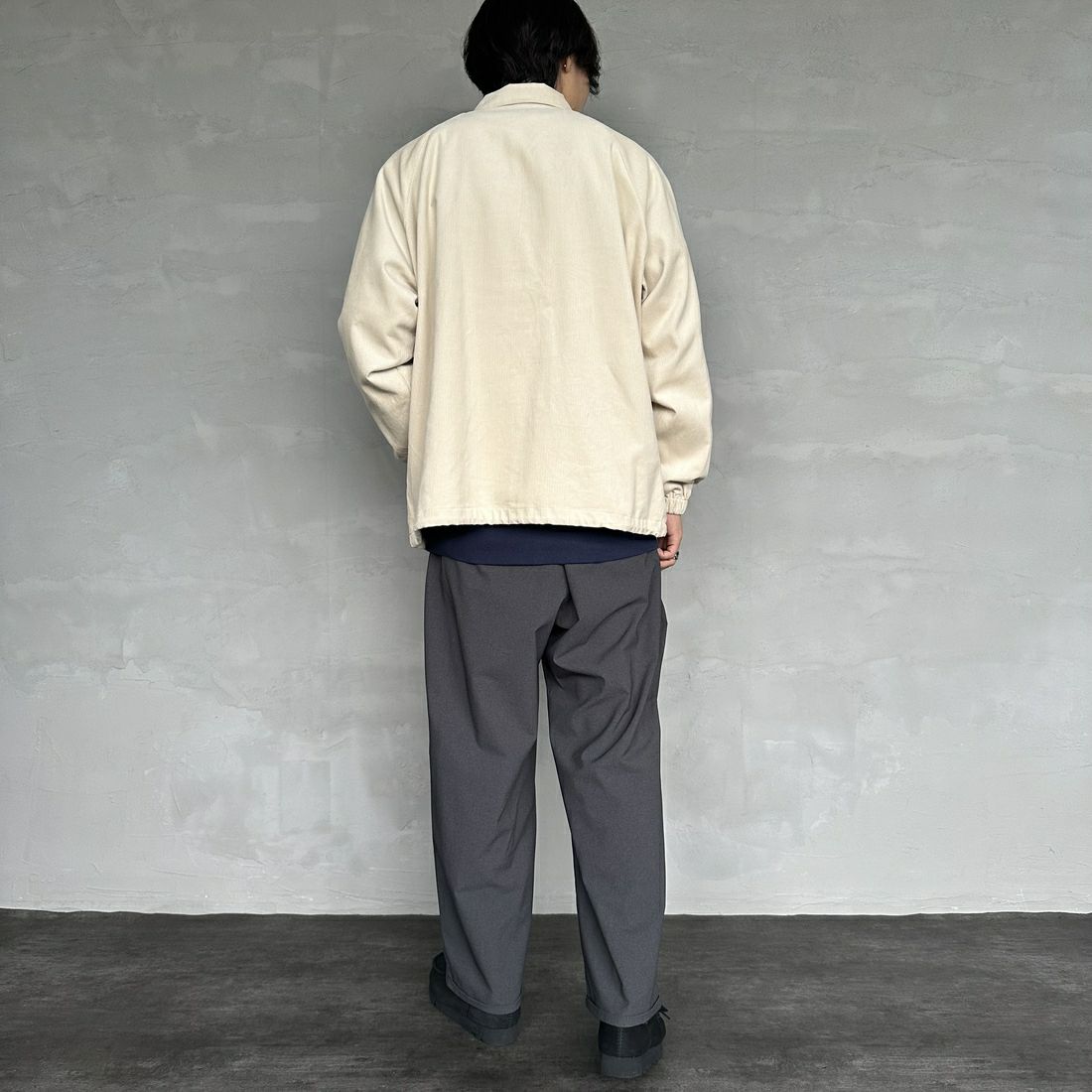THE FOX [ザフォックス] 別注 ワンポイントロゴ ラグランスリーブコーチジャケット [SN23F001-JF] IVORY &&モデル身長：179cm 着用サイズ：L&&