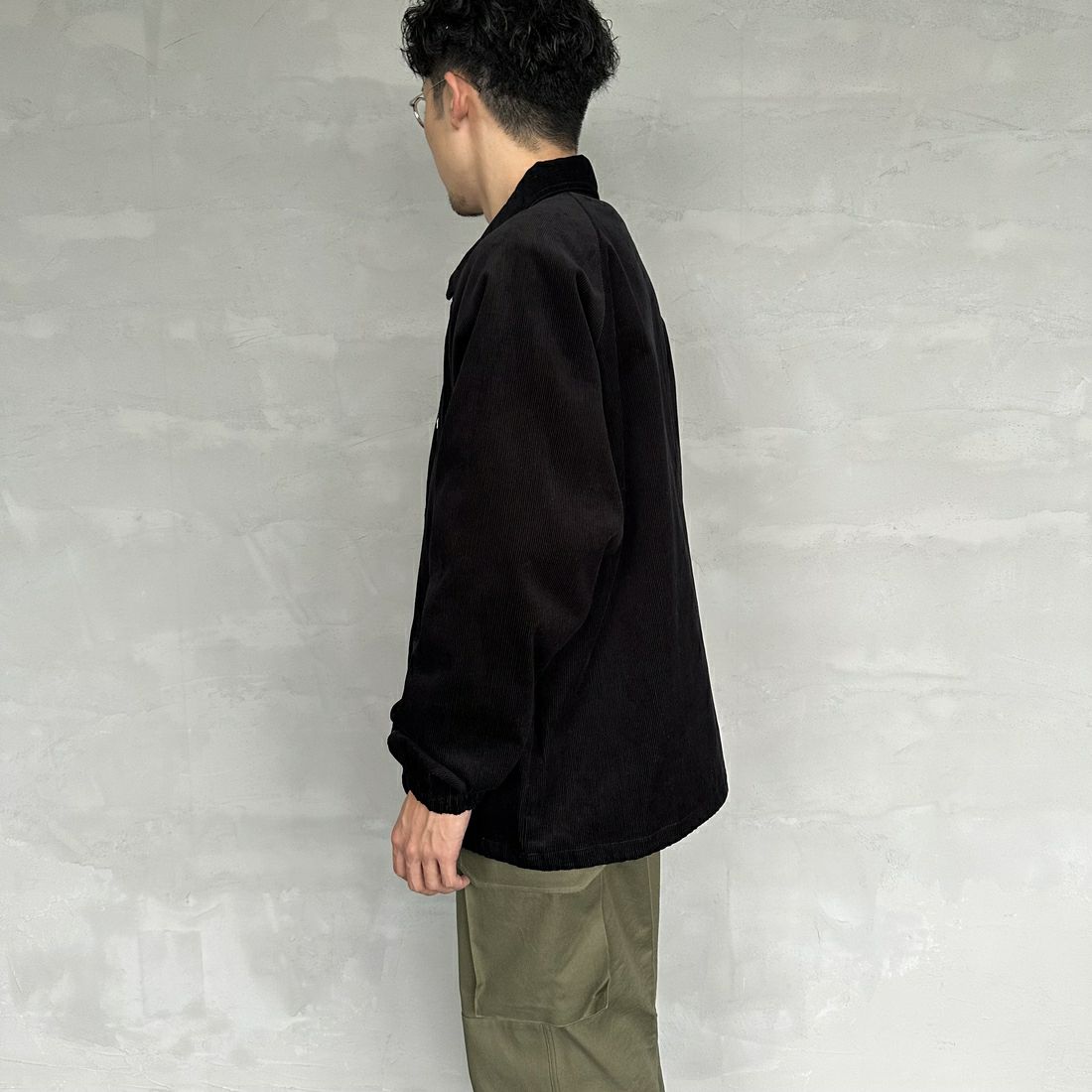 THE FOX [ザフォックス] 別注 ワンポイントロゴ ラグランスリーブコーチジャケット [SN23F001-JF] BLACK &&モデル身長：168cm 着用サイズ：L&&