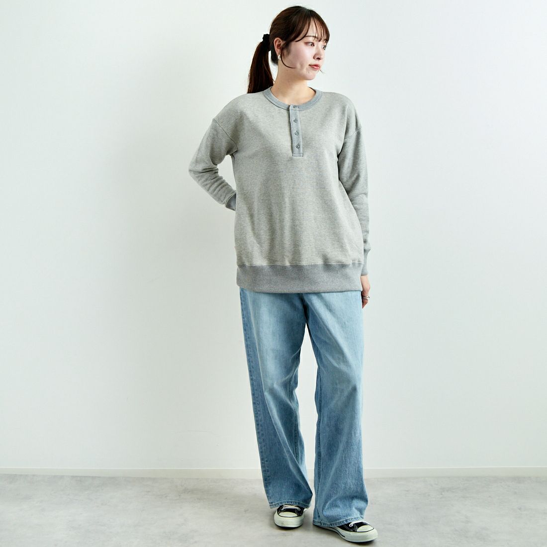 soil [ソイル] フレンチテリー ヘンリーネックプルオーバー [GNSL24552] 9400 GRY &&モデル身長：167cm 着用サイズ：F&&