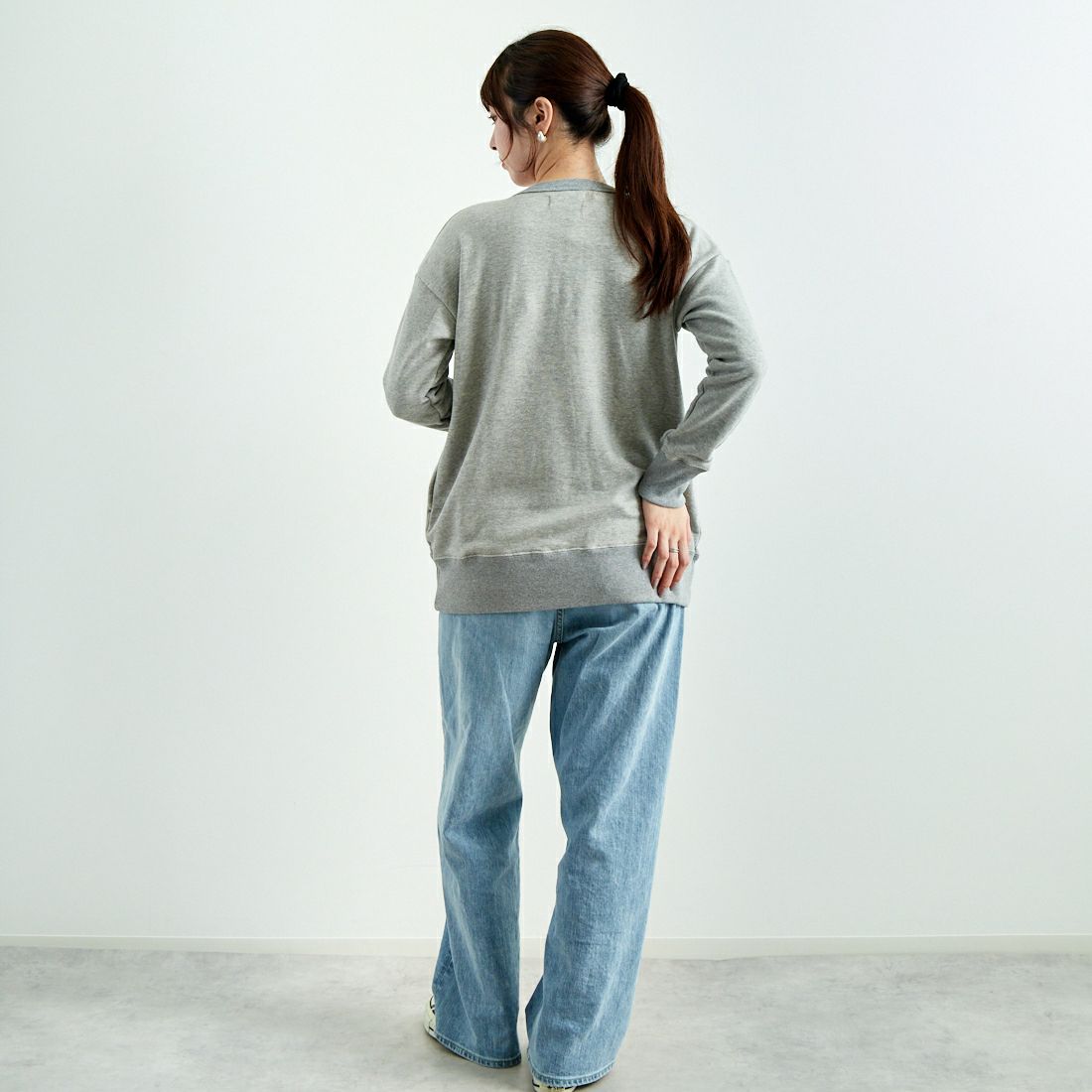 soil [ソイル] フレンチテリー ヘンリーネックプルオーバー [GNSL24552] 9400 GRY &&モデル身長：167cm 着用サイズ：F&&
