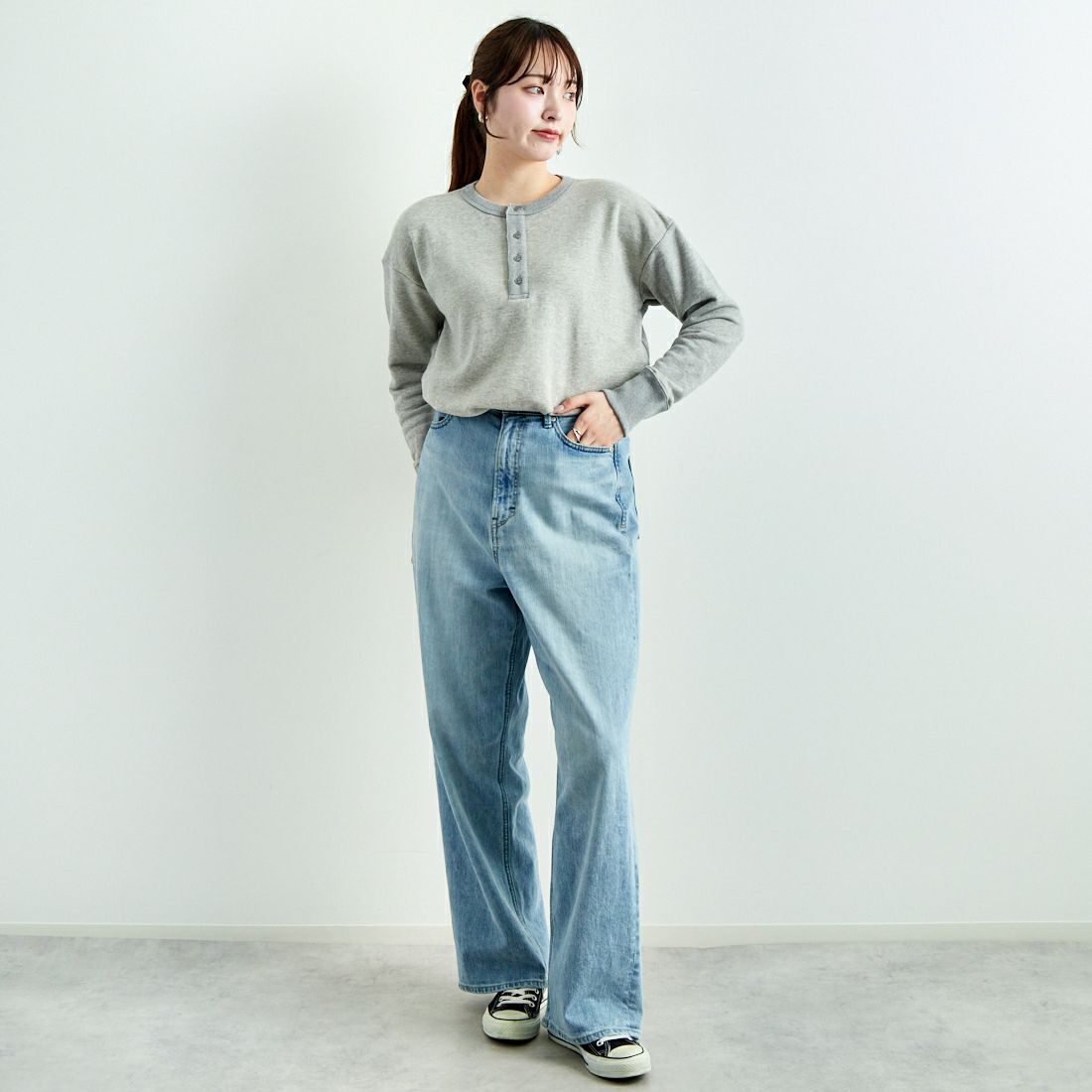 soil [ソイル] フレンチテリー ヘンリーネックプルオーバー [GNSL24552] 9400 GRY &&モデル身長：167cm 着用サイズ：F&&