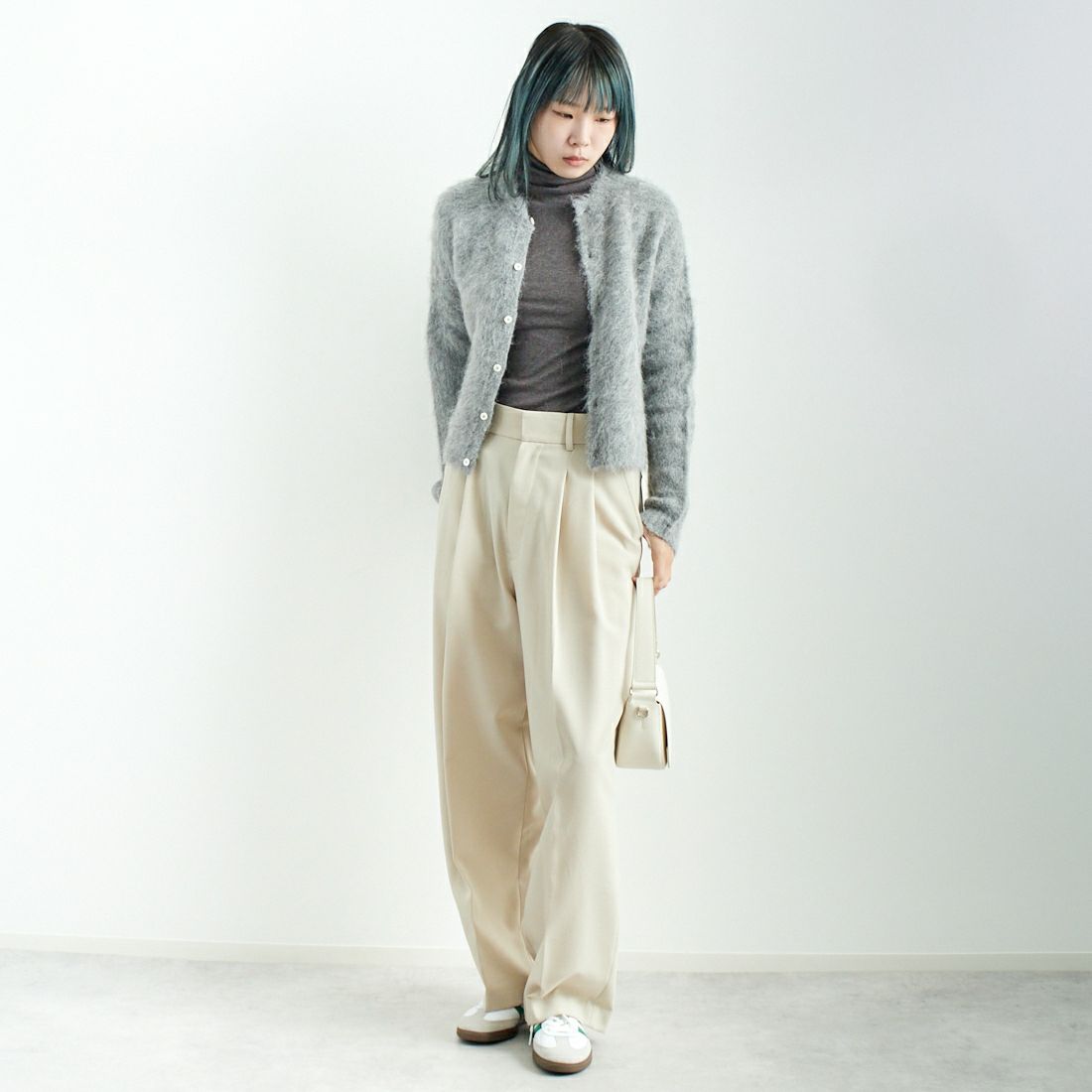 Gymphlex [ジムフレックス] クルーネック ショートカーディガン [GY-D0098SGK] TOP GREY &&モデル身長：167cm 着用サイズ：14&&