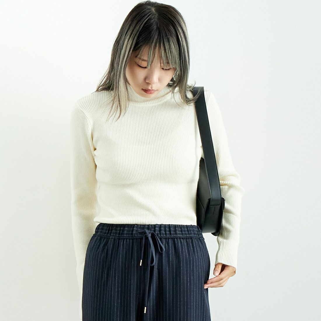 Jeans Factory Clothes [ジーンズファクトリークローズ] コンパクトリブハイネックニット [116-5027] OFF &&モデル身長：167cm 着用サイズ：F&&