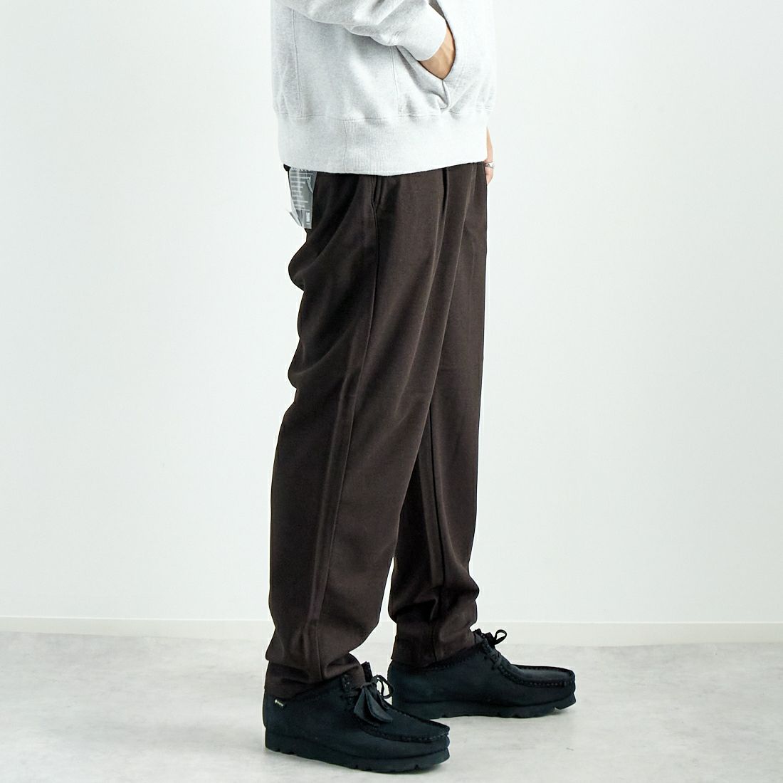 Jeans Factory Clothes [ジーンズファクトリークローズ] ウールライクニットツイルワイドテーパード [JFC-244-058] 54 BRN &&モデル身長：179cm 着用サイズ：L&&