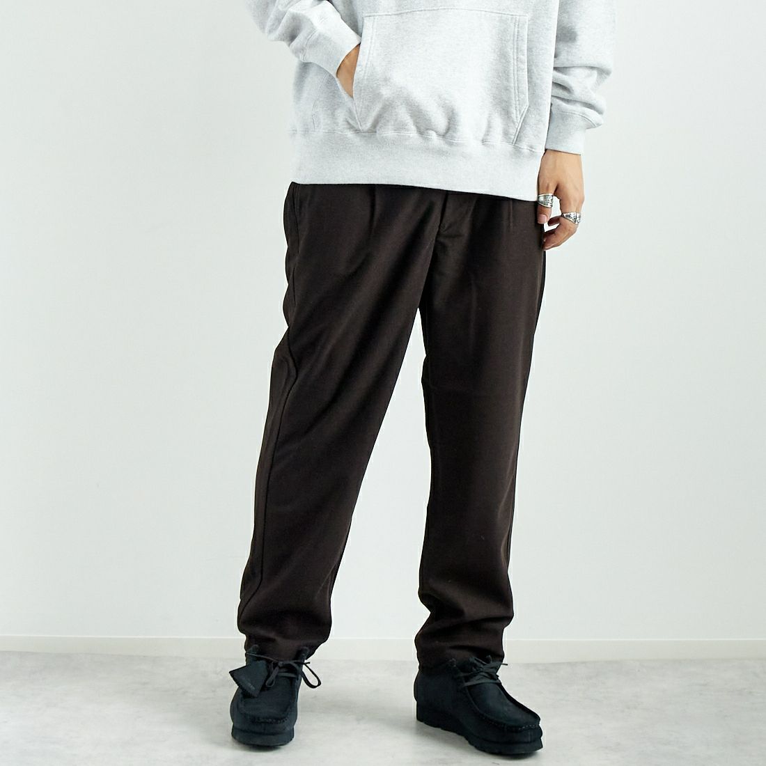 Jeans Factory Clothes [ジーンズファクトリークローズ] ウールライクニットツイルワイドテーパード [JFC-244-058] 54 BRN &&モデル身長：179cm 着用サイズ：L&&