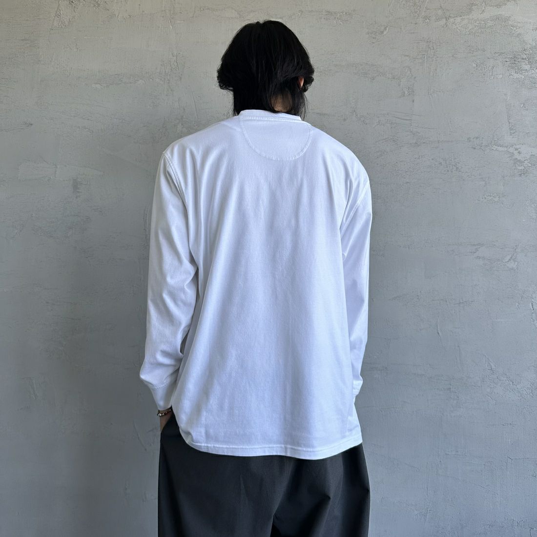Barbour [バブアー] ワンポイントロゴ ロングスリーブTシャツ [MTS1328] WHITE &&モデル身長：179cm 着用サイズ：42&&