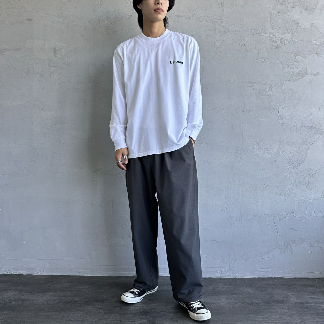 Barbour [バブアー] ワンポイントロゴ ロングスリーブTシャツ [MTS1328] WHITE &&モデル身長：179cm 着用サイズ：42&&