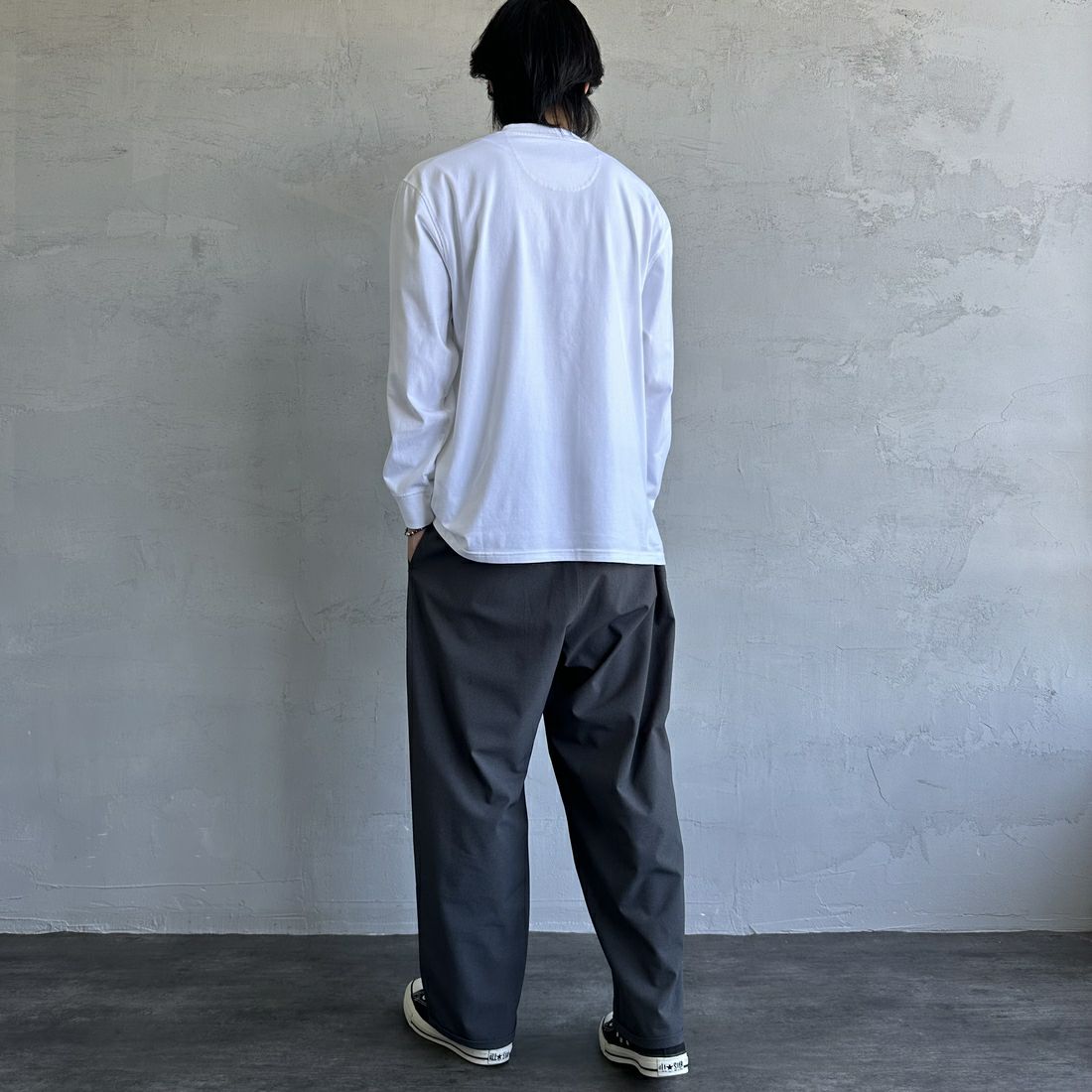 Barbour [バブアー] ワンポイントロゴ ロングスリーブTシャツ [MTS1328] WHITE &&モデル身長：179cm 着用サイズ：42&&