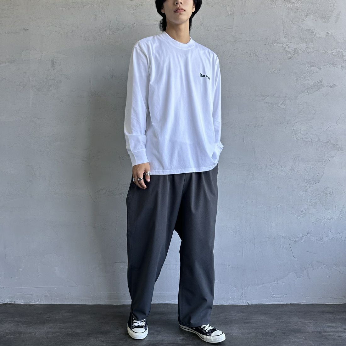 Barbour [バブアー] ワンポイントロゴ ロングスリーブTシャツ [MTS1328] WHITE &&モデル身長：179cm 着用サイズ：42&&