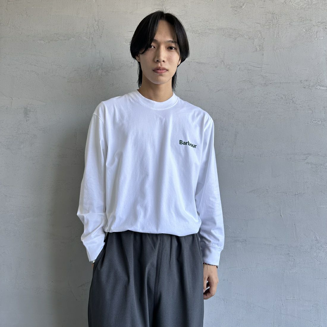 Barbour [バブアー] ワンポイントロゴ ロングスリーブTシャツ [MTS1328] WHITE &&モデル身長：179cm 着用サイズ：42&&