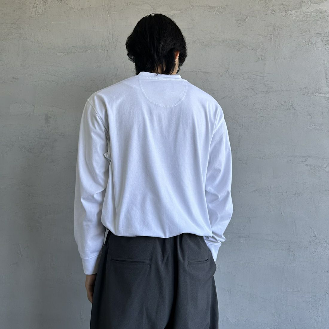 Barbour [バブアー] ワンポイントロゴ ロングスリーブTシャツ [MTS1328] WHITE &&モデル身長：179cm 着用サイズ：42&&