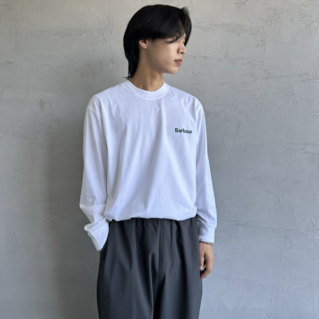 Barbour [バブアー] ワンポイントロゴ ロングスリーブTシャツ [MTS1328] WHITE &&モデル身長：179cm 着用サイズ：42&&