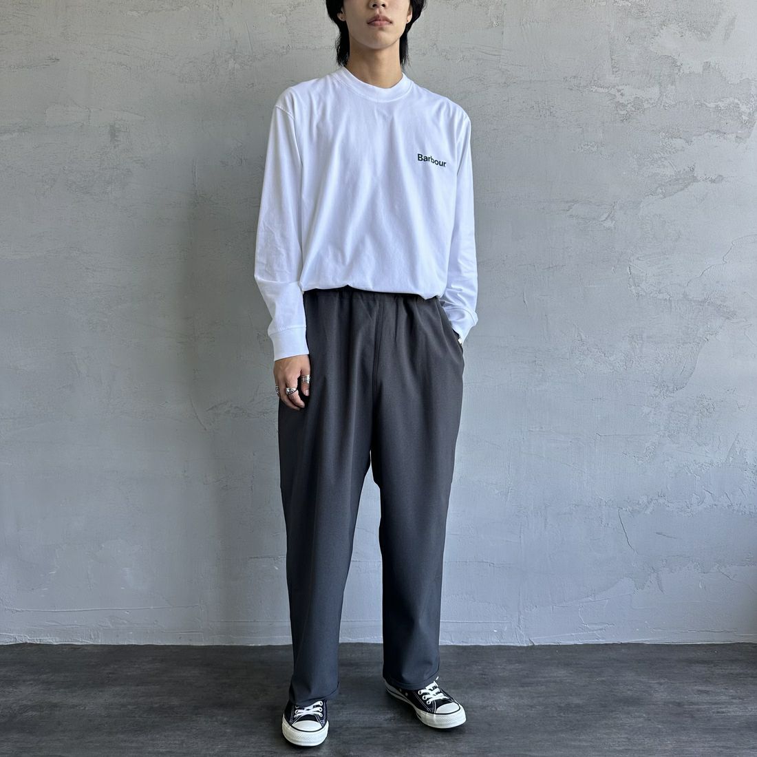 Barbour [バブアー] ワンポイントロゴ ロングスリーブTシャツ [MTS1328] WHITE &&モデル身長：179cm 着用サイズ：42&&