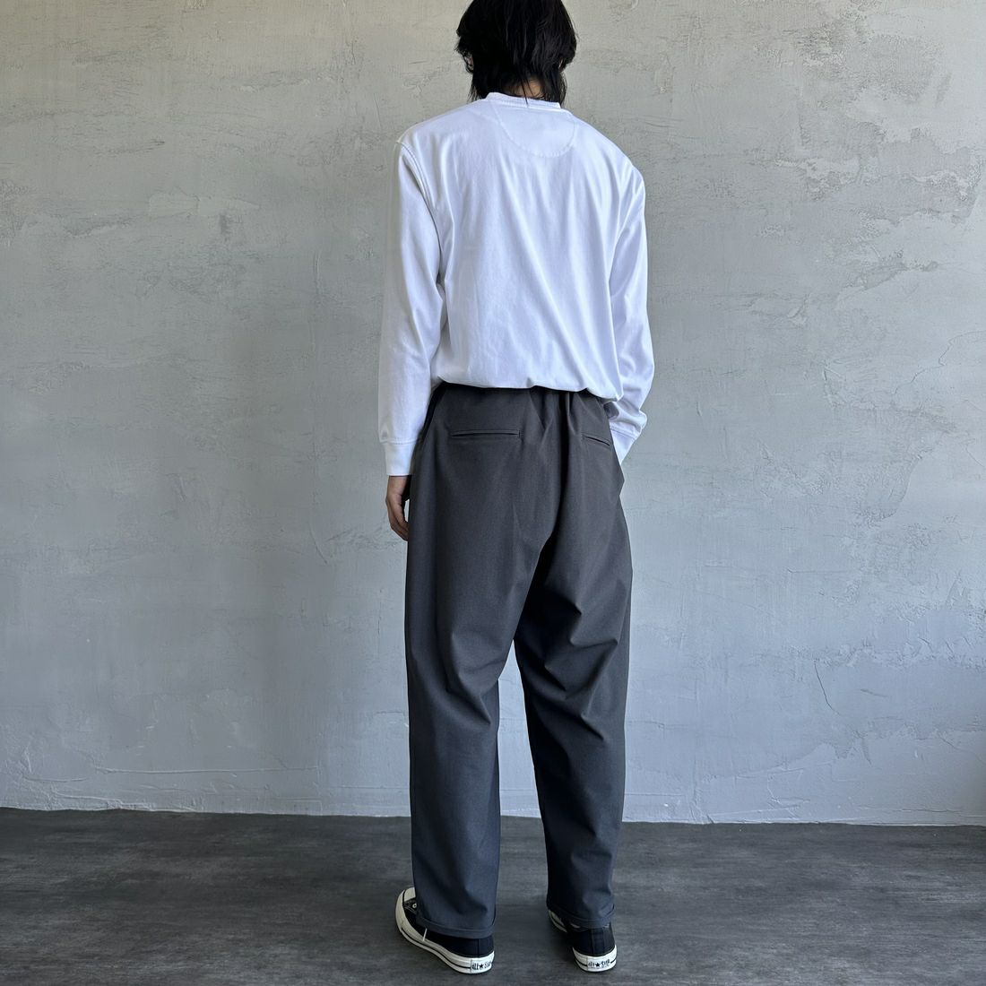 Barbour [バブアー] ワンポイントロゴ ロングスリーブTシャツ [MTS1328] WHITE &&モデル身長：179cm 着用サイズ：42&&