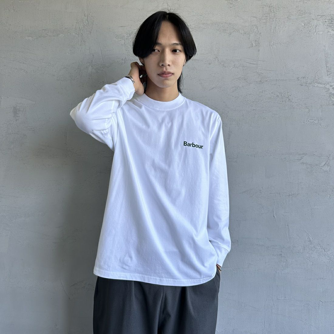 Barbour [バブアー] ワンポイントロゴ ロングスリーブTシャツ [MTS1328] WHITE &&モデル身長：179cm 着用サイズ：40&&