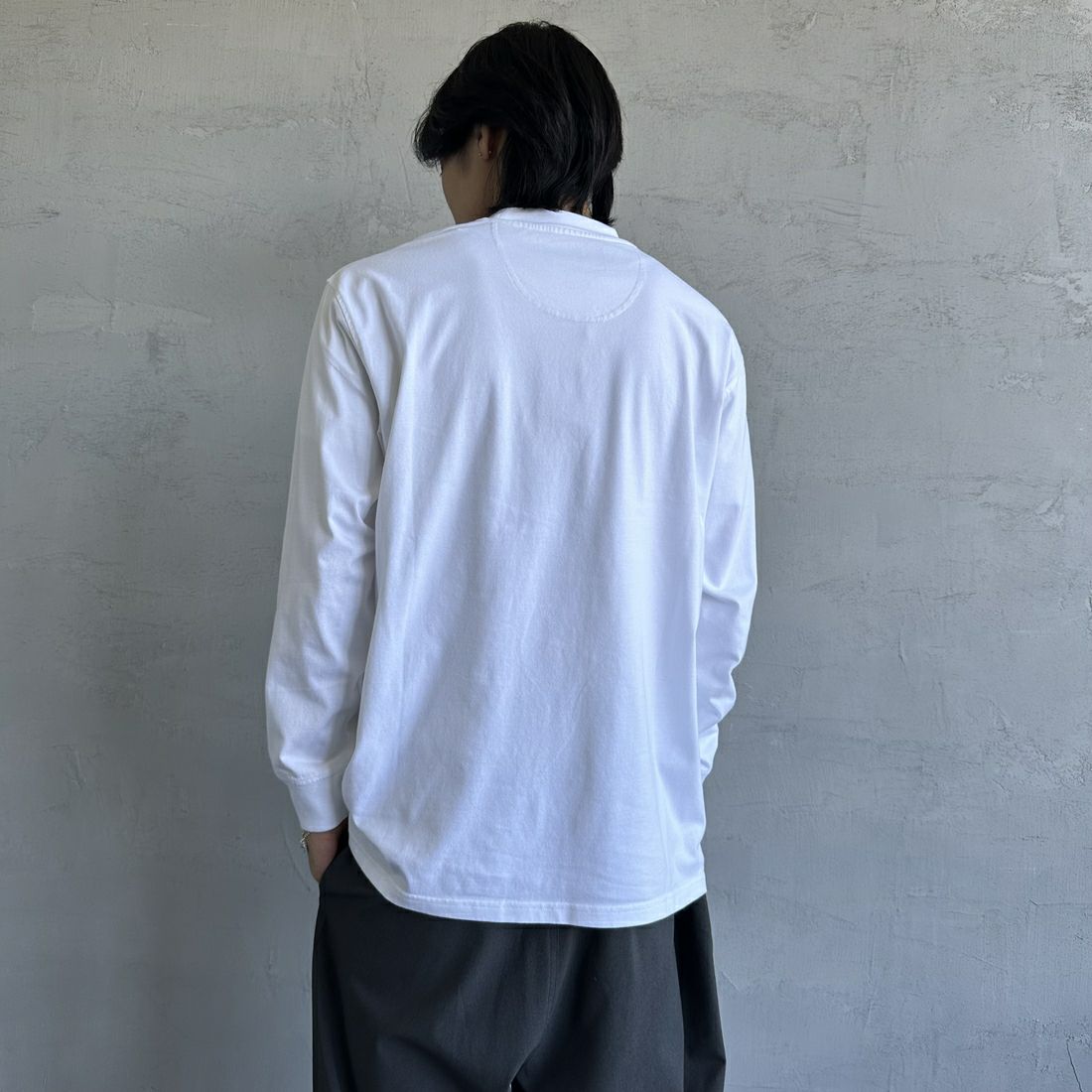 Barbour [バブアー] ワンポイントロゴ ロングスリーブTシャツ [MTS1328] WHITE &&モデル身長：179cm 着用サイズ：40&&