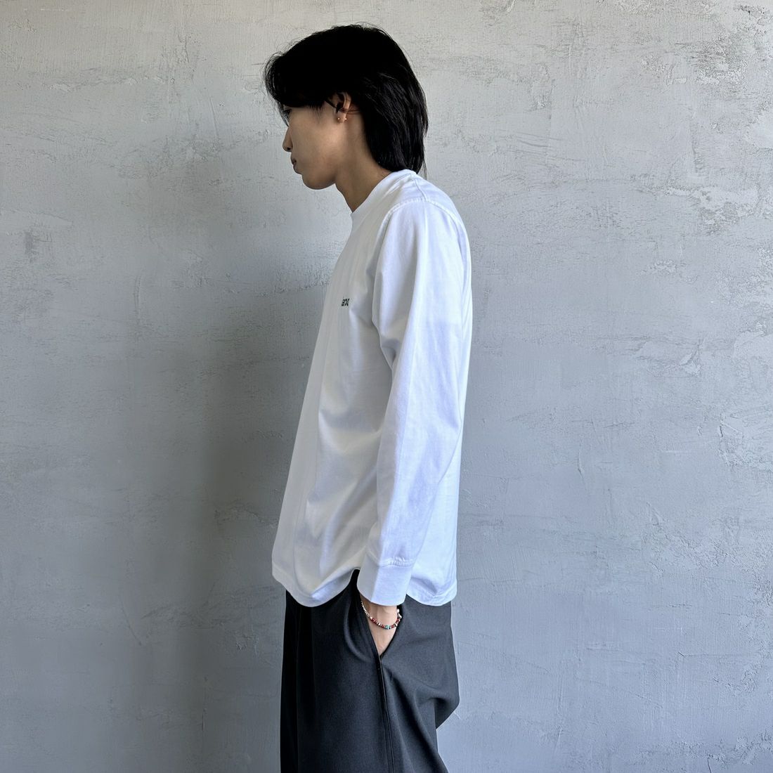 Barbour [バブアー] ワンポイントロゴ ロングスリーブTシャツ [MTS1328] WHITE &&モデル身長：179cm 着用サイズ：38&&