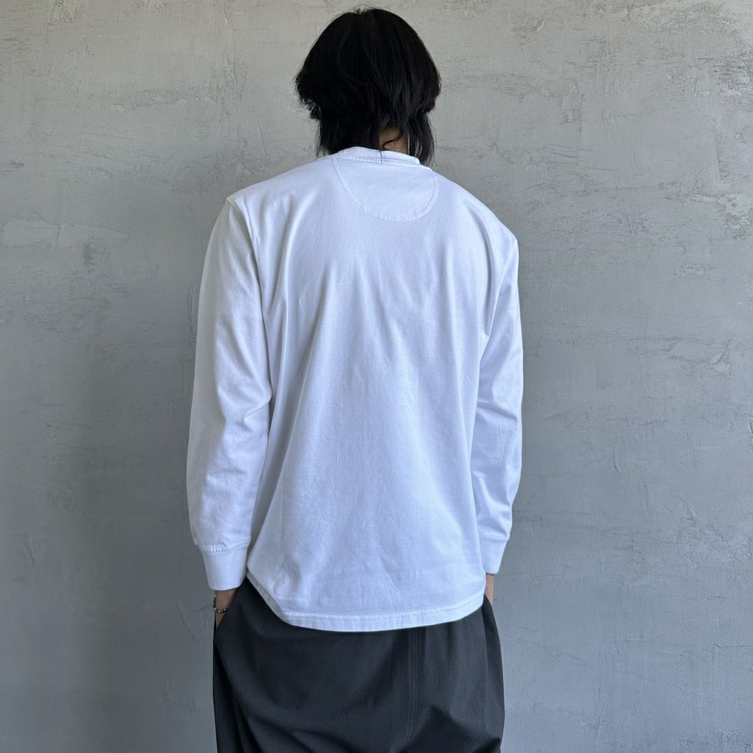 Barbour [バブアー] ワンポイントロゴ ロングスリーブTシャツ [MTS1328] WHITE &&モデル身長：179cm 着用サイズ：38&&