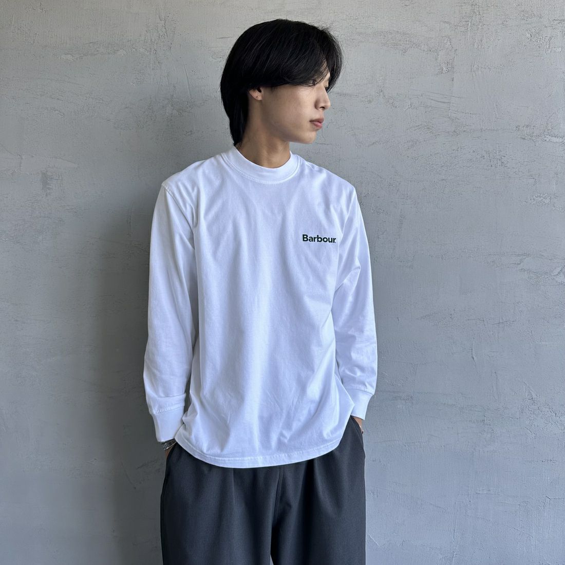 Barbour [バブアー] ワンポイントロゴ ロングスリーブTシャツ [MTS1328] WHITE &&モデル身長：179cm 着用サイズ：38&&