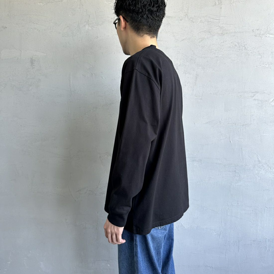 Barbour [バブアー] ワンポイントロゴ ロングスリーブTシャツ [MTS1328] BLACK &&モデル身長：168cm 着用サイズ：40&&