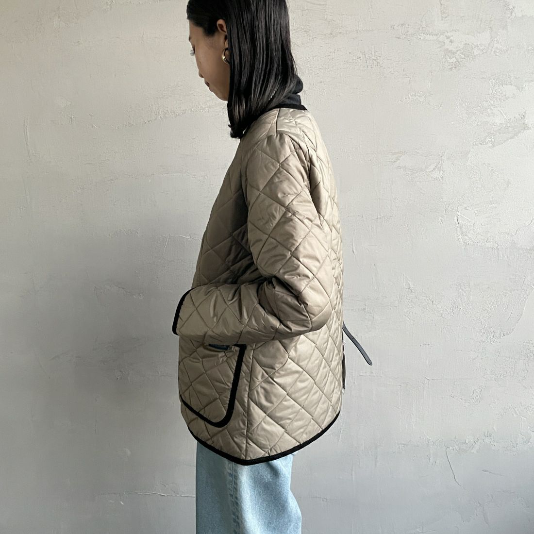 LAVENHAM [ラベンハム] クルーネックキルティングジャケット [LV6186] C62 CORK &&モデル身長：163cm 着用サイズ：8&&