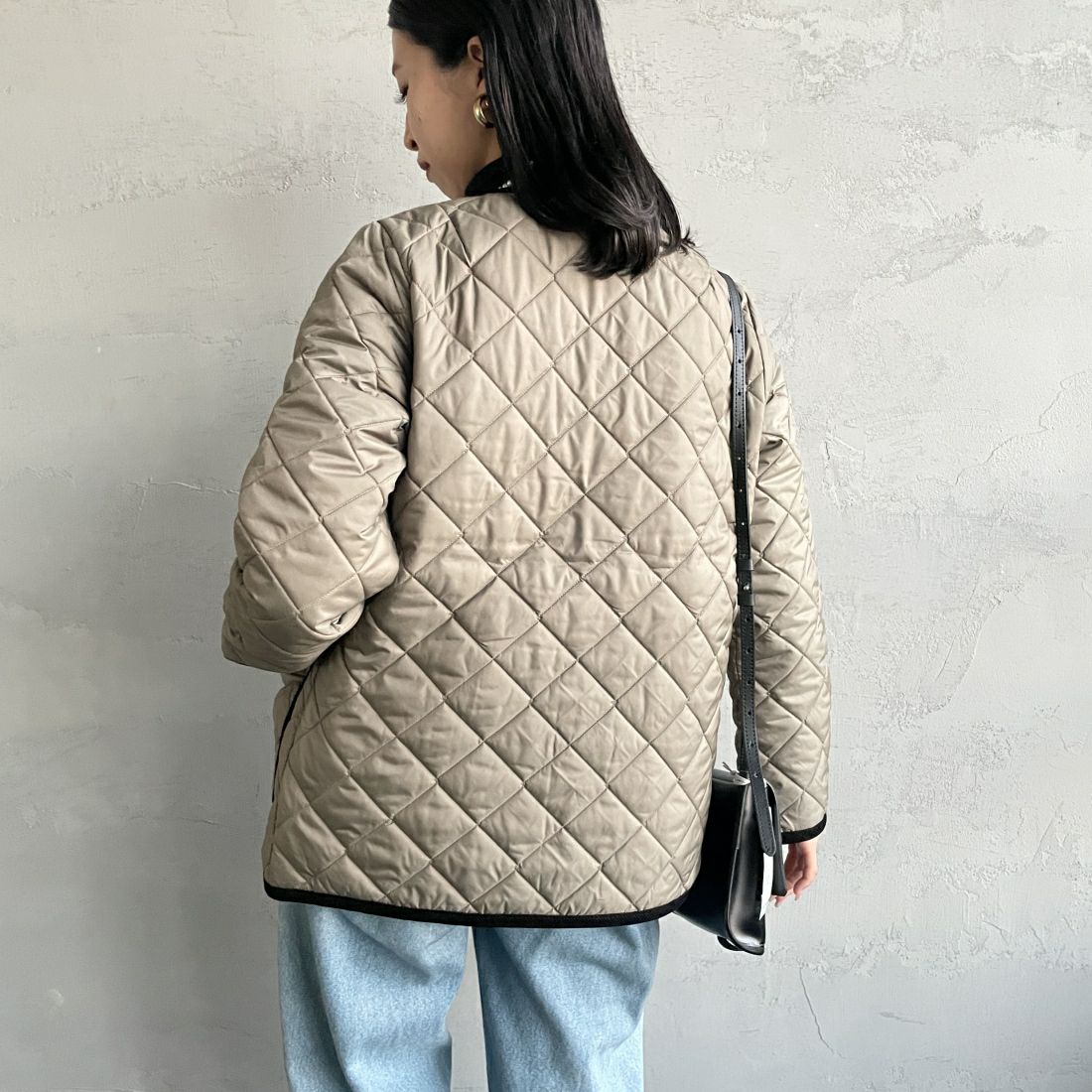 LAVENHAM [ラベンハム] クルーネックキルティングジャケット [LV6186] C62 CORK &&モデル身長：163cm 着用サイズ：8&&