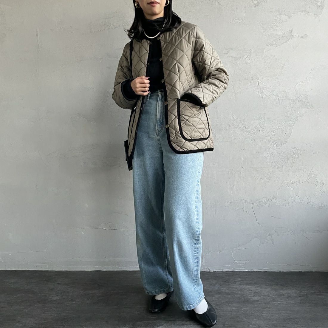 LAVENHAM [ラベンハム] クルーネックキルティングジャケット [LV6186] C62 CORK &&モデル身長：163cm 着用サイズ：8&&