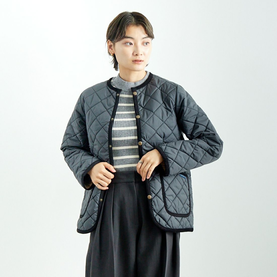 LAVENHAM [ラベンハム] クルーネックキルティングジャケット [LV6186] G95 LAMP B &&モデル身長：160cm 着用サイズ：8&&