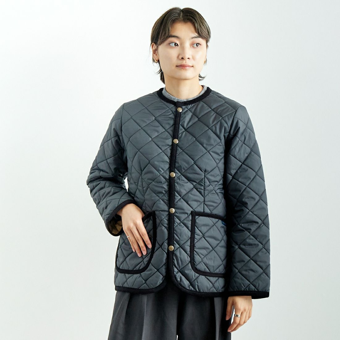 LAVENHAM [ラベンハム] クルーネックキルティングジャケット [LV6186] G95 LAMP B &&モデル身長：160cm 着用サイズ：8&&