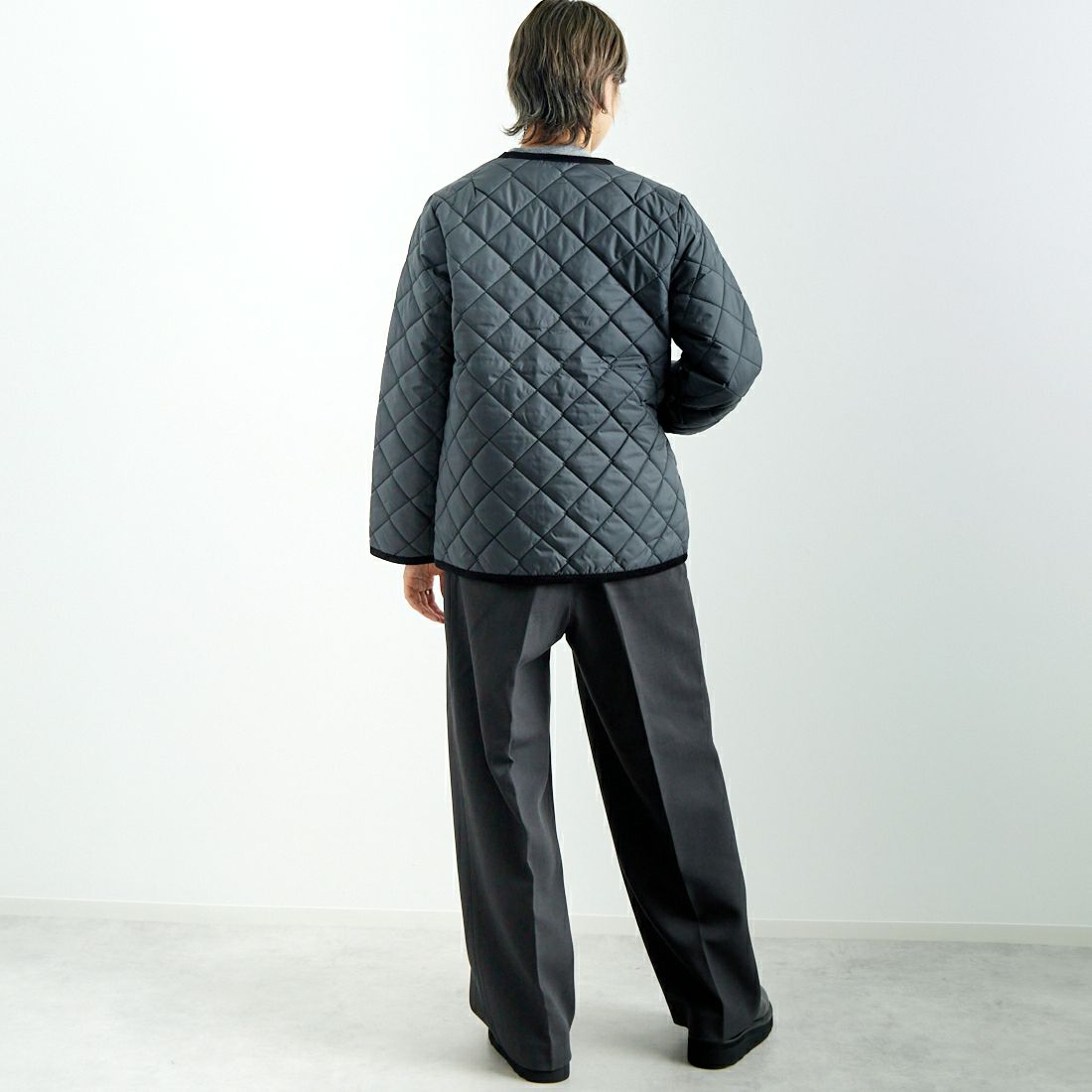 LAVENHAM [ラベンハム] クルーネックキルティングジャケット [LV6186] G95 LAMP B &&モデル身長：160cm 着用サイズ：8&&