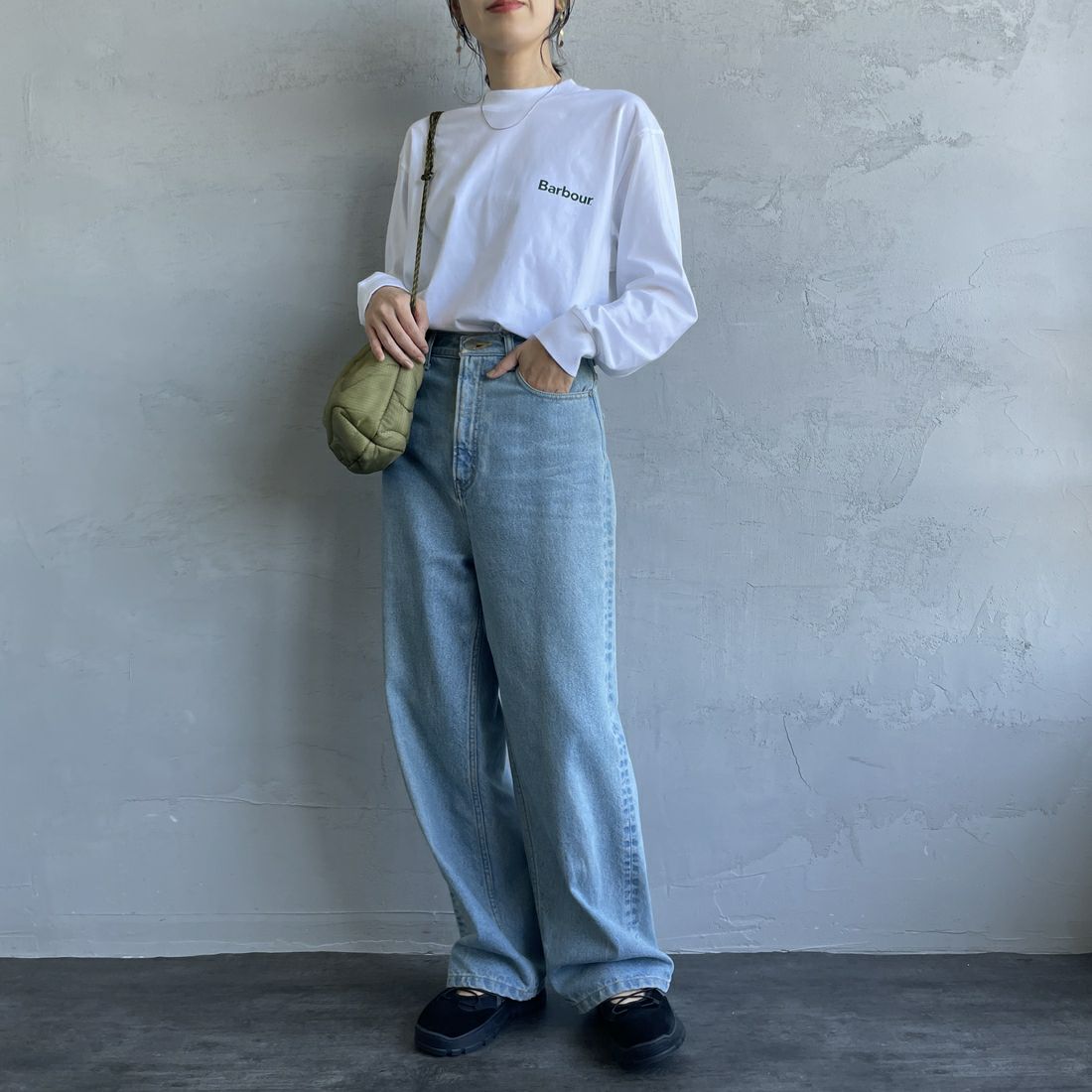 Barbour [バブアー] ワンポイントロゴ ロングスリーブTシャツ [MTS1328] WHITE &&モデル身長：160cm 着用サイズ：36&&