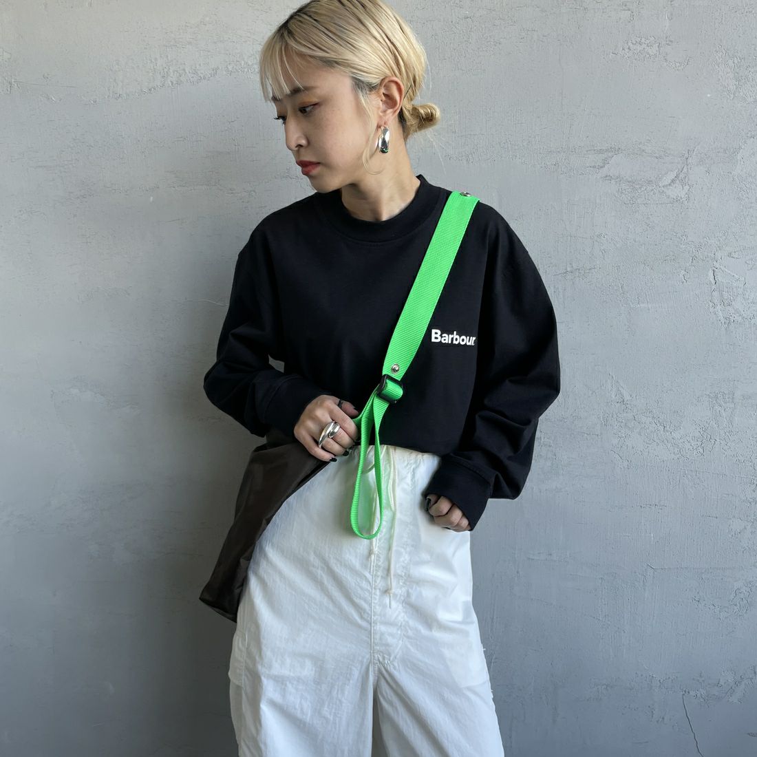 Barbour [バブアー] ワンポイントロゴ ロングスリーブTシャツ [MTS1328] BLACK &&モデル身長：150cm 着用サイズ：36&&
