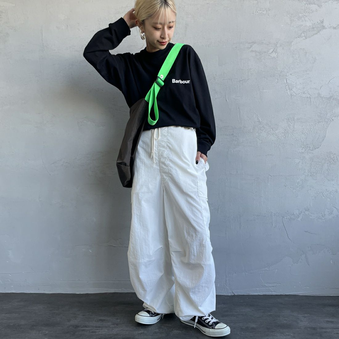 Barbour [バブアー] ワンポイントロゴ ロングスリーブTシャツ [MTS1328] BLACK &&モデル身長：150cm 着用サイズ：36&&