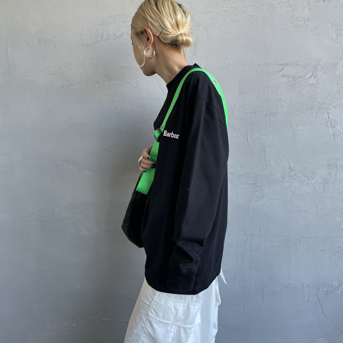 Barbour [バブアー] ワンポイントロゴ ロングスリーブTシャツ [MTS1328] BLACK &&モデル身長：150cm 着用サイズ：36&&