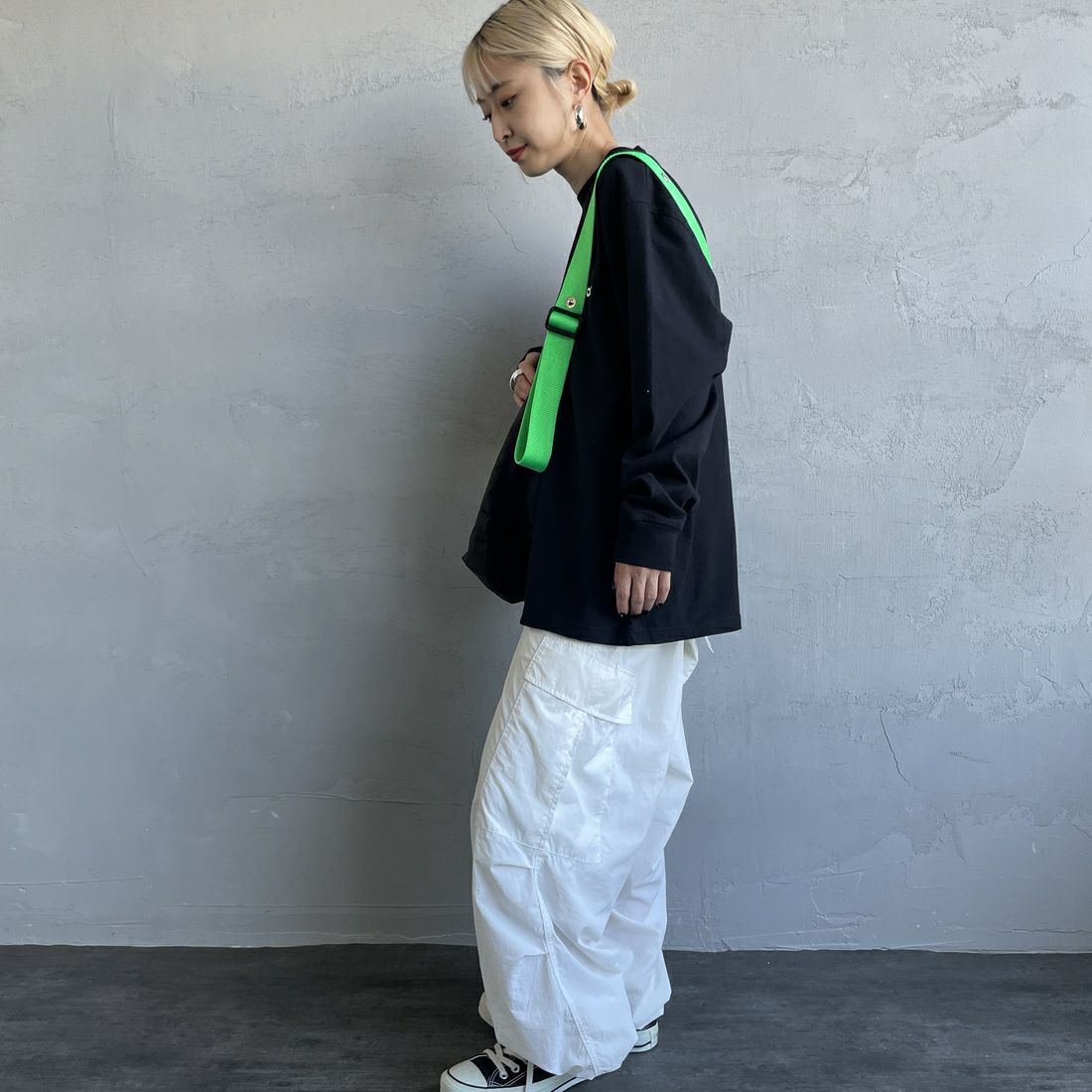 Barbour [バブアー] ワンポイントロゴ ロングスリーブTシャツ [MTS1328] BLACK &&モデル身長：150cm 着用サイズ：36&&