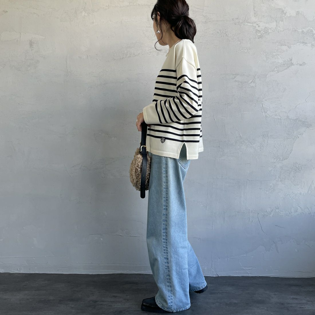 ORCIVAL [オーシバル] ウールプレーティング ボートネックニット [OR-D0101CRA] ECRU/NAVY&&モデル身長：160cm 着用サイズ：1&&