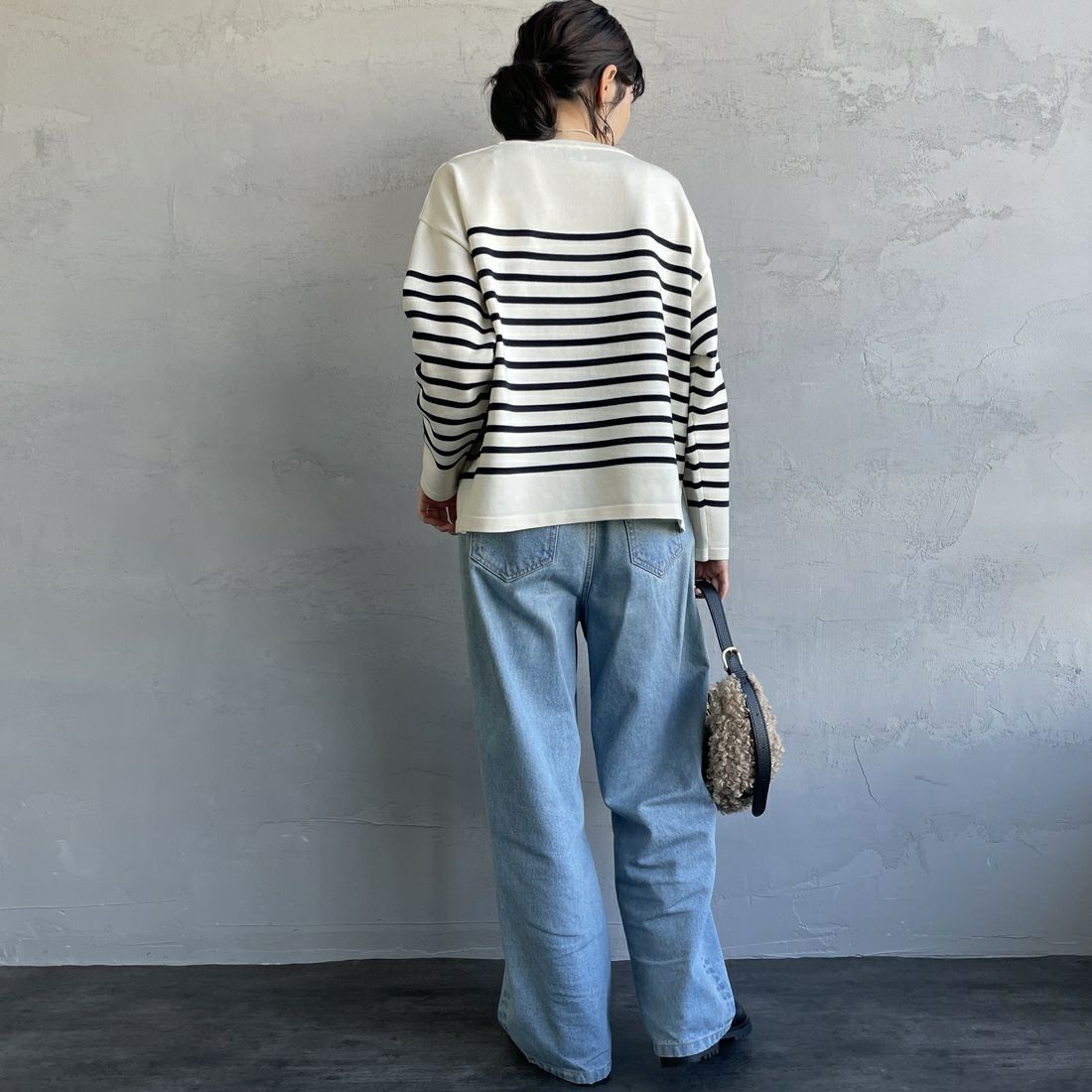 ORCIVAL [オーシバル] ウールプレーティング ボートネックニット [OR-D0101CRA] ECRU/NAVY&&モデル身長：160cm 着用サイズ：1&&
