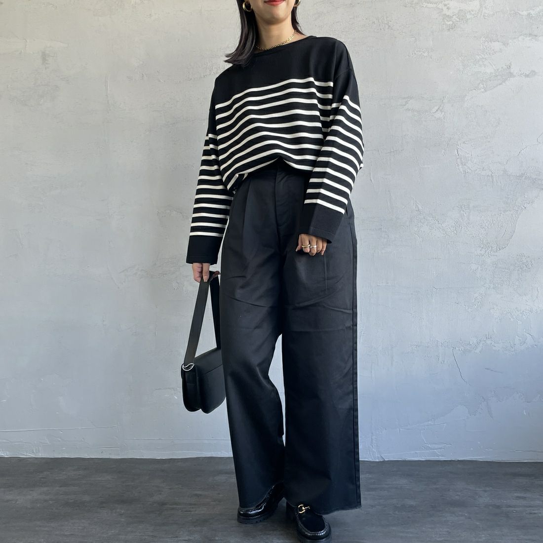 ORCIVAL [オーシバル] ウールプレーティング ボートネックニット [OR-D0101CRA] BLACK/ECRU&&モデル身長：163cm 着用サイズ：1&&