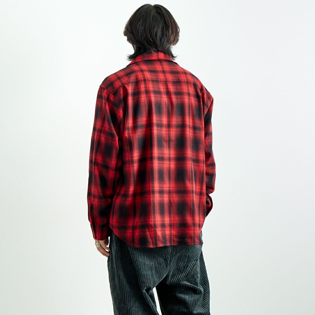 UNIVERSAL OVERALL [ユニバーサルオーバーオール] オープンカラーワークシャツ [U2433102] RED &&モデル身長：179cm 着用サイズ：L&&
