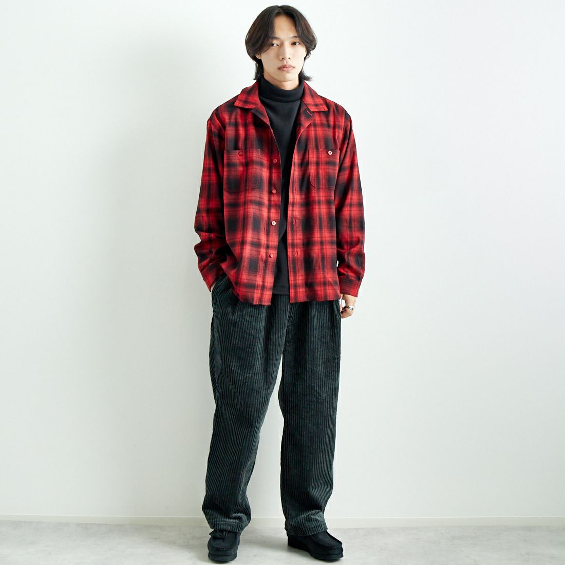 UNIVERSAL OVERALL [ユニバーサルオーバーオール] オープンカラーワークシャツ [U2433102] RED &&モデル身長：179cm 着用サイズ：L&&