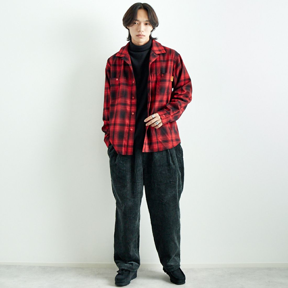 UNIVERSAL OVERALL [ユニバーサルオーバーオール] オープンカラーワークシャツ [U2433102] RED &&モデル身長：179cm 着用サイズ：L&&