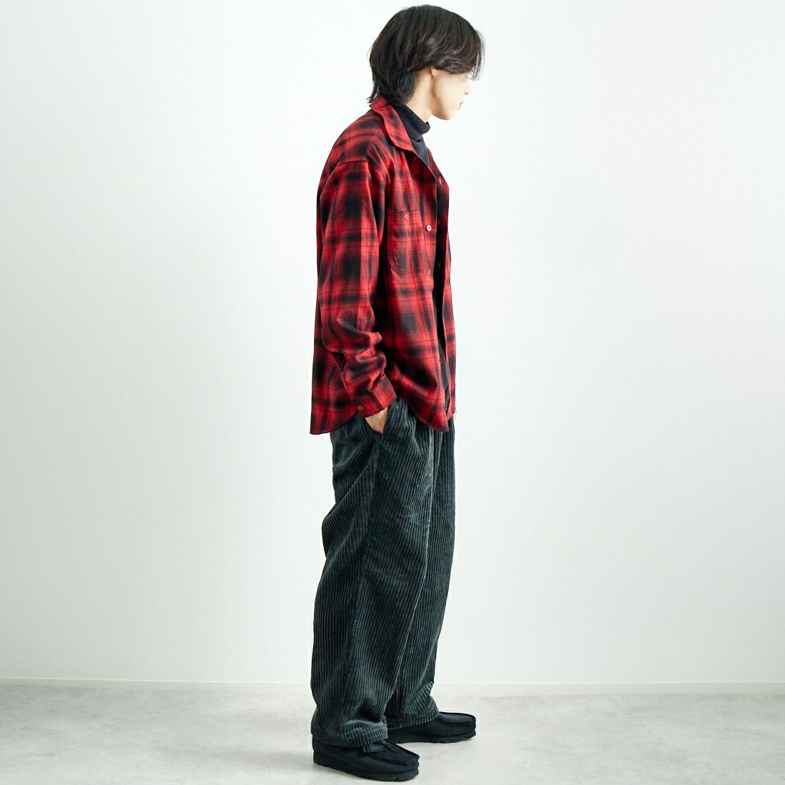 UNIVERSAL OVERALL [ユニバーサルオーバーオール] オープンカラーワークシャツ [U2433102] RED &&モデル身長：179cm 着用サイズ：L&&