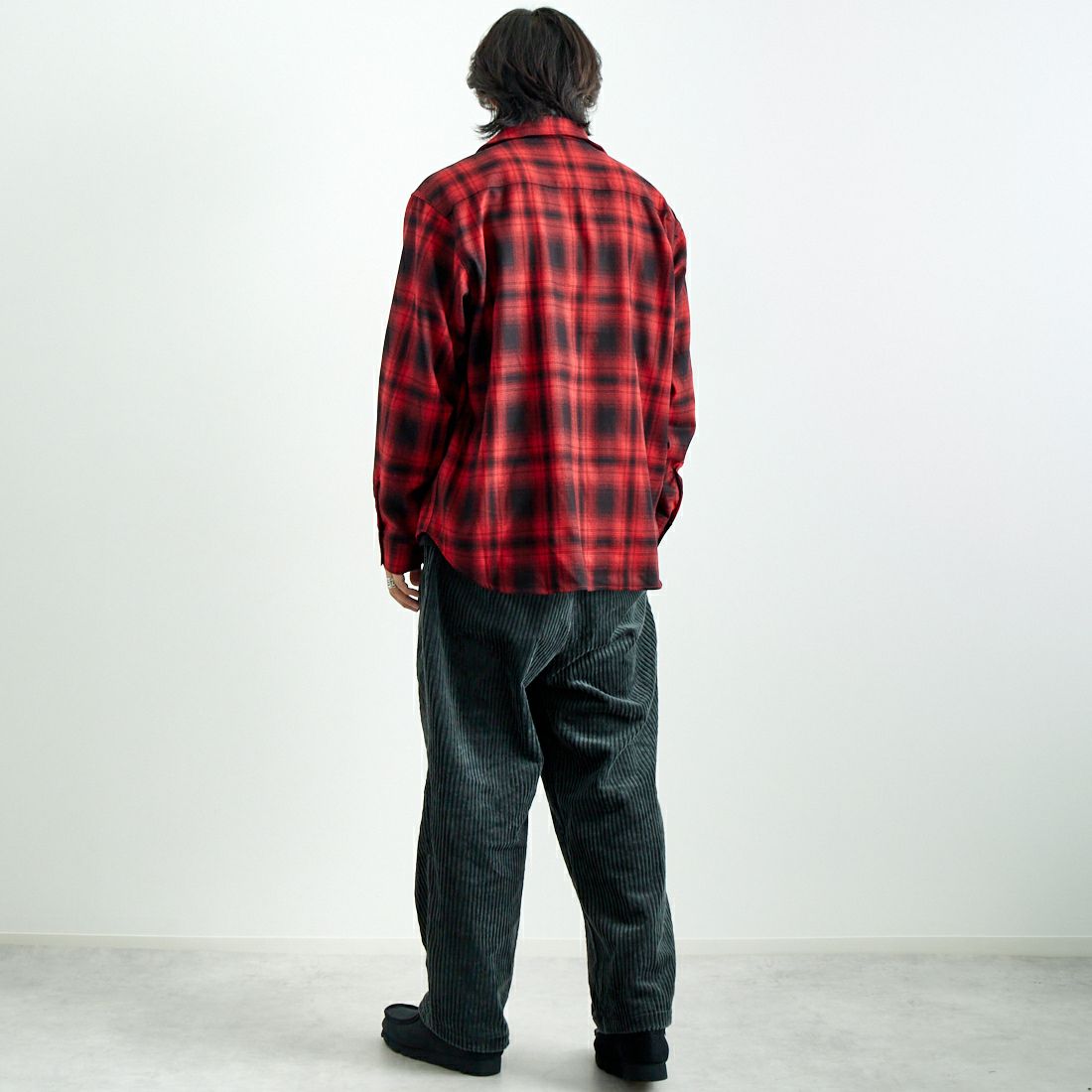 UNIVERSAL OVERALL [ユニバーサルオーバーオール] オープンカラーワークシャツ [U2433102] RED &&モデル身長：179cm 着用サイズ：L&&