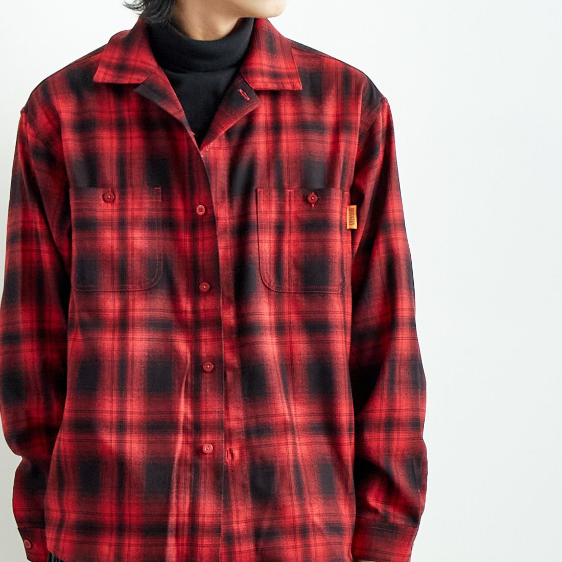 UNIVERSAL OVERALL [ユニバーサルオーバーオール] オープンカラーワークシャツ [U2433102] RED &&モデル身長：179cm 着用サイズ：L&&