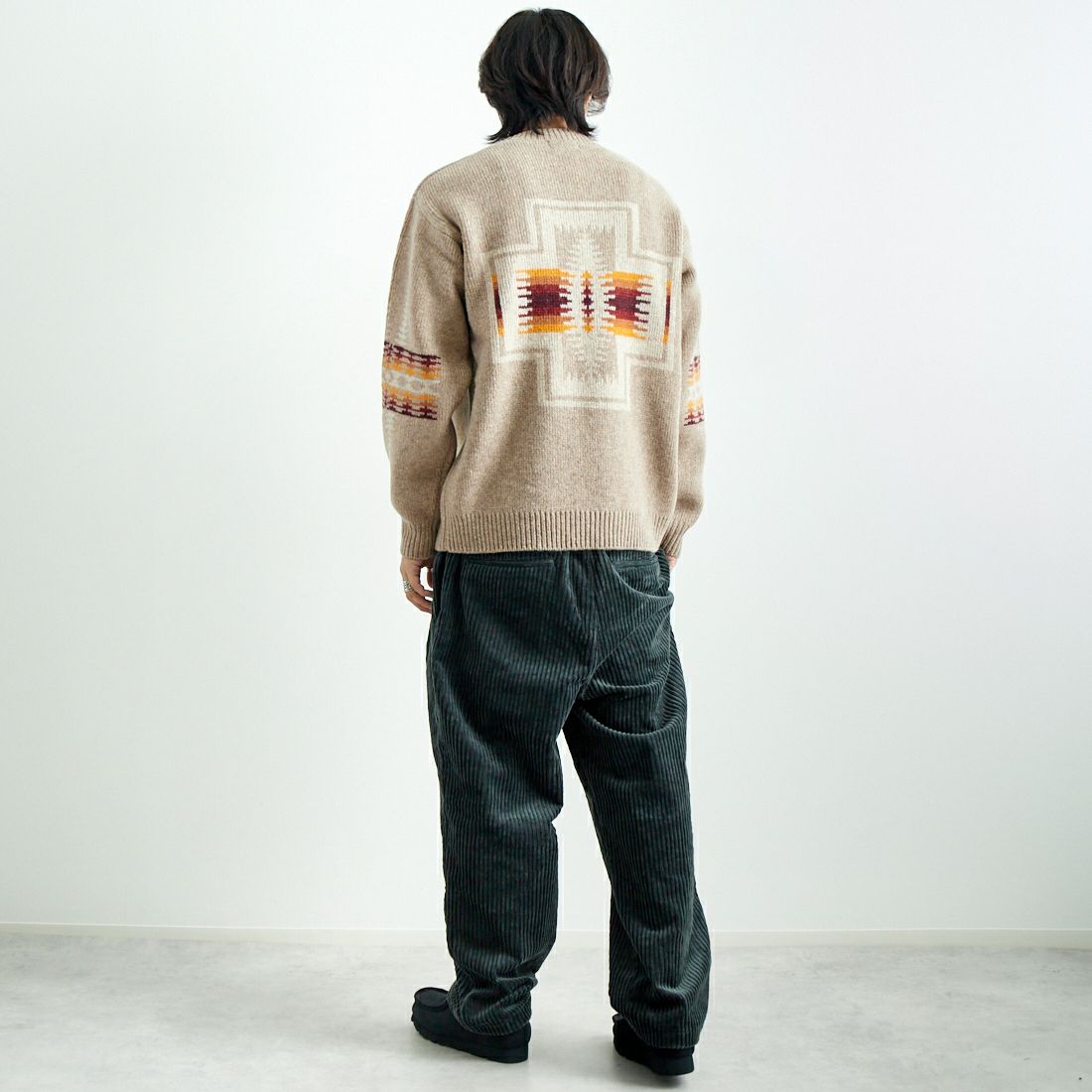 PENDLETON [ペンドルトン] クルーネックセーター [4575-8004] 18 BEIGE &&モデル身長：179cm 着用サイズ：L&&