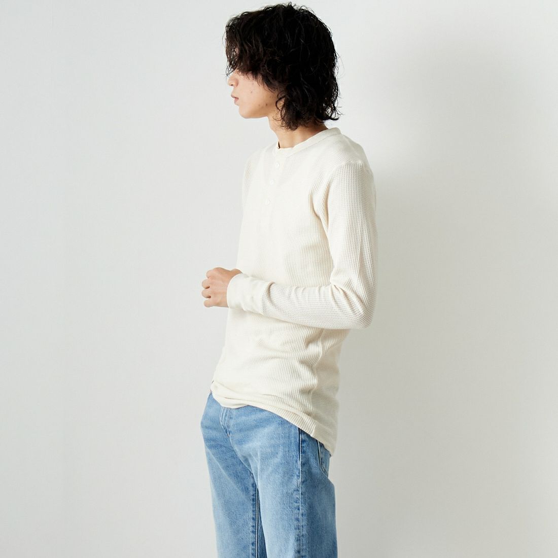 JE MORGAN [ジェイイーモーガン] ヘンリーネックTシャツ [JC189-52S] 04 NATURAL &&モデル身長：182cm 着用サイズ：L&&