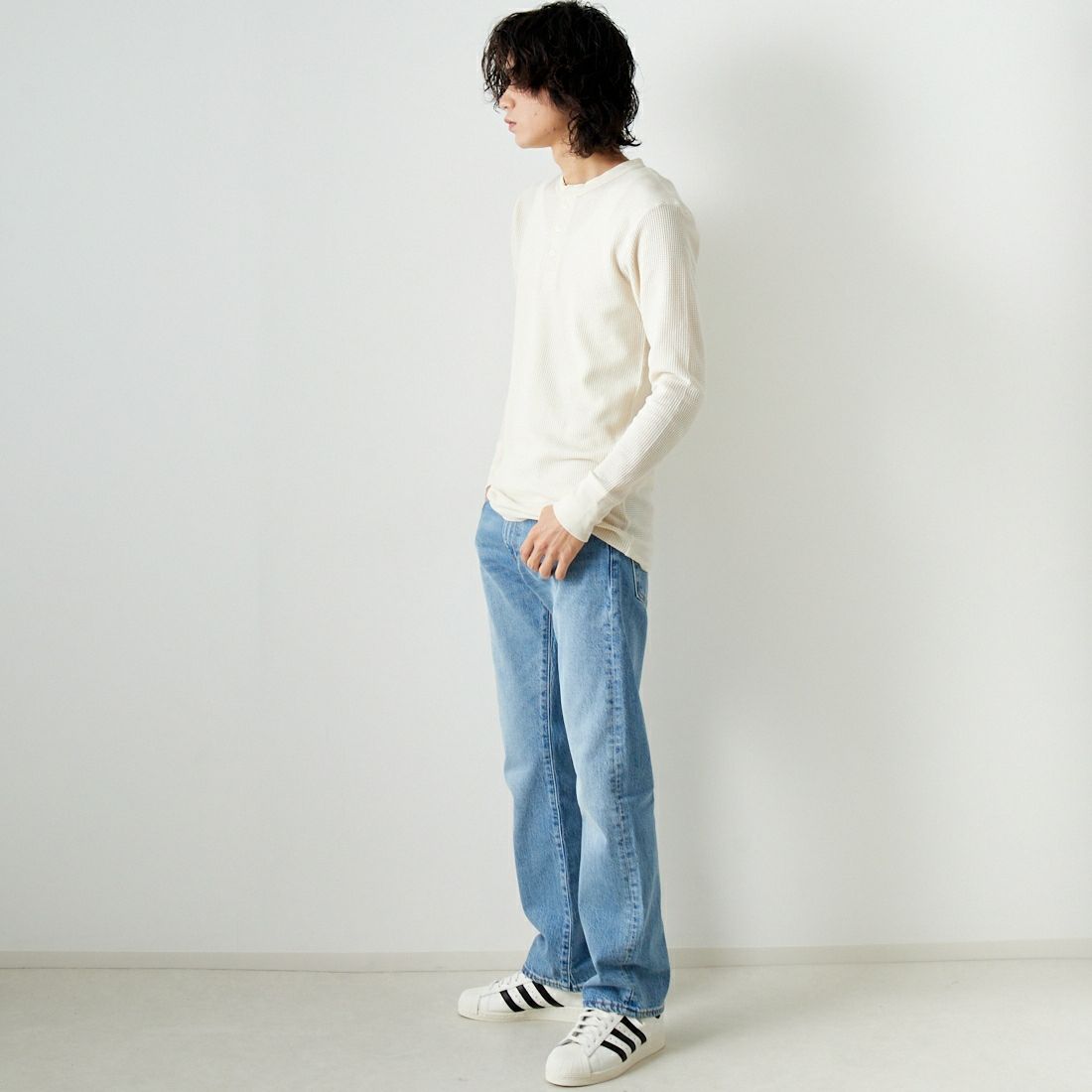 JE MORGAN [ジェイイーモーガン] ヘンリーネックTシャツ [JC189-52S] 04 NATURAL &&モデル身長：182cm 着用サイズ：L&&