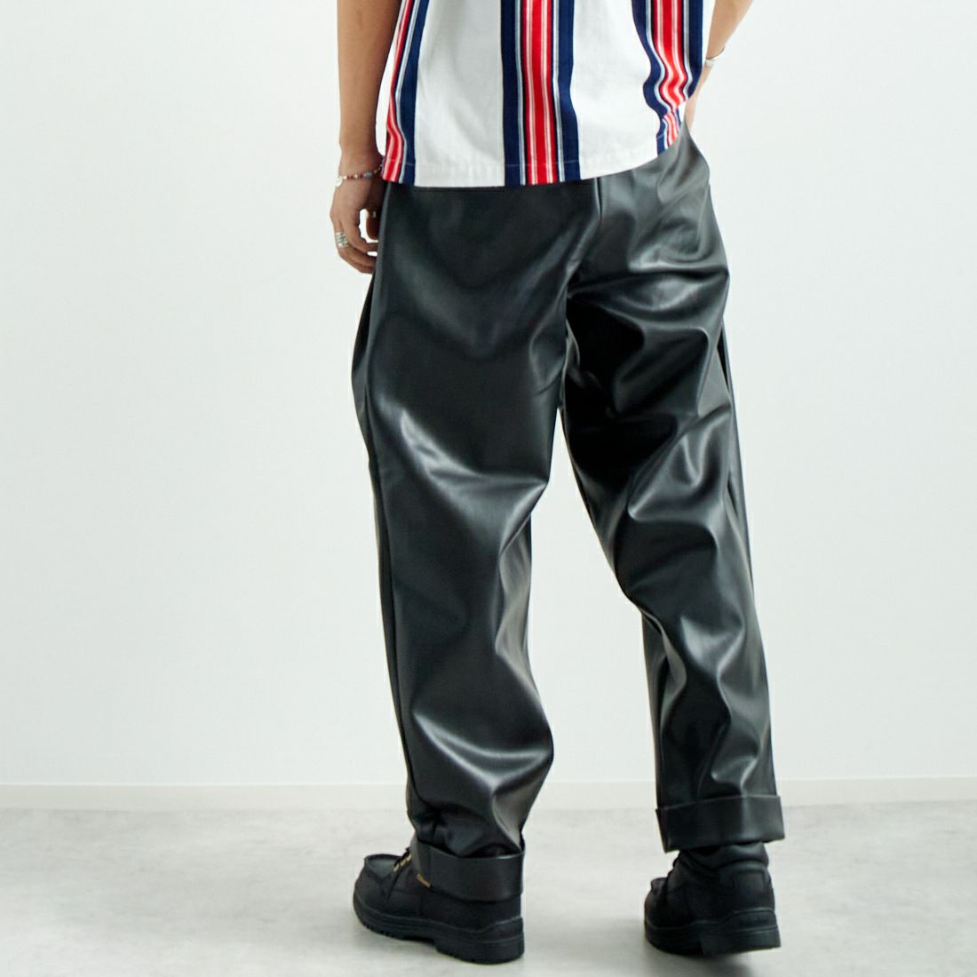 AiE [エーアイイー] シンセティックレザー パンツ [PU627] BLACK &&モデル身長：179cm 着用サイズ：M&&