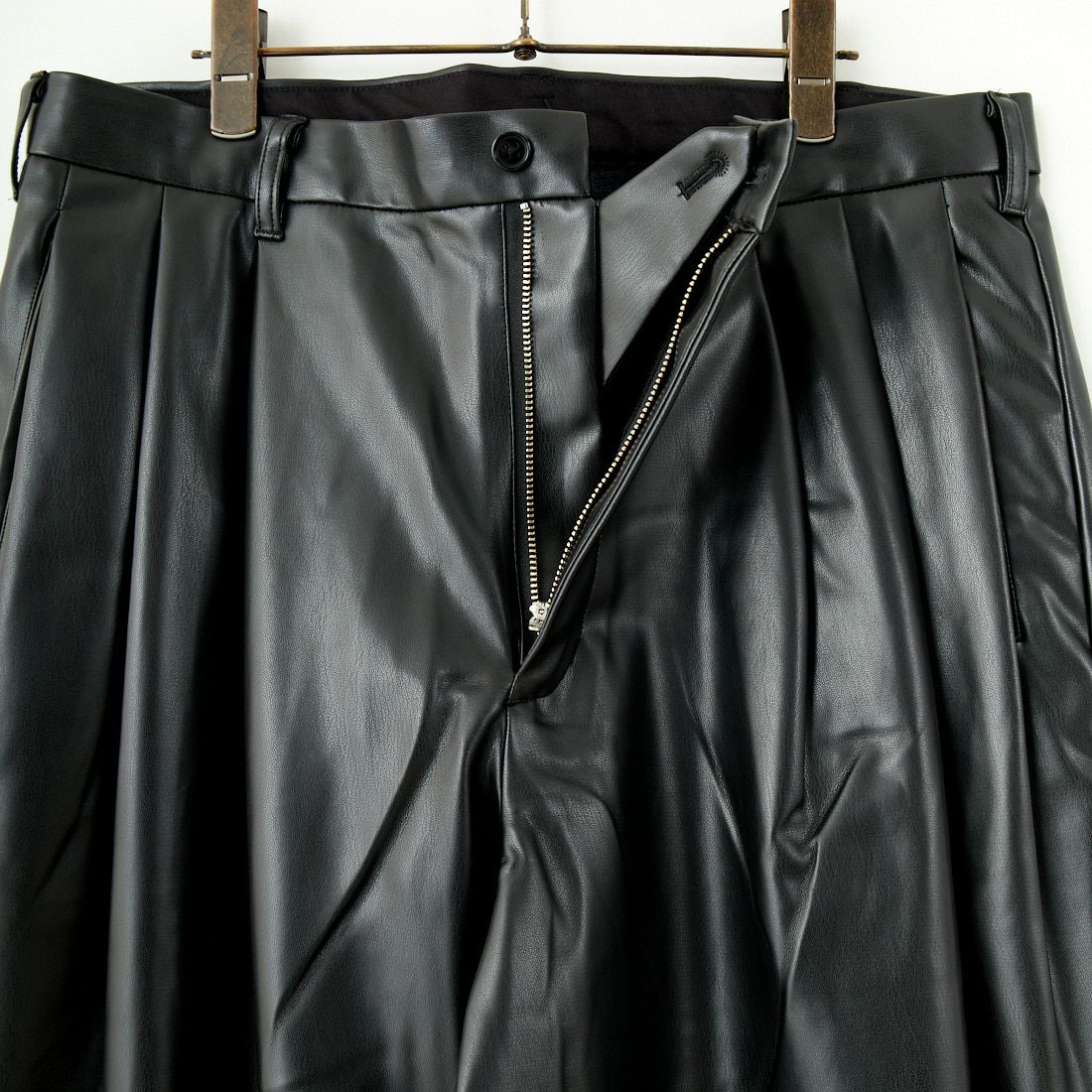 AiE [エーアイイー] シンセティックレザー パンツ [PU627] BLACK